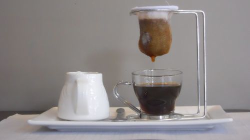 Apetrecho para preparar café de coador individualmente