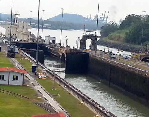 Primeira comporta começa a abrir